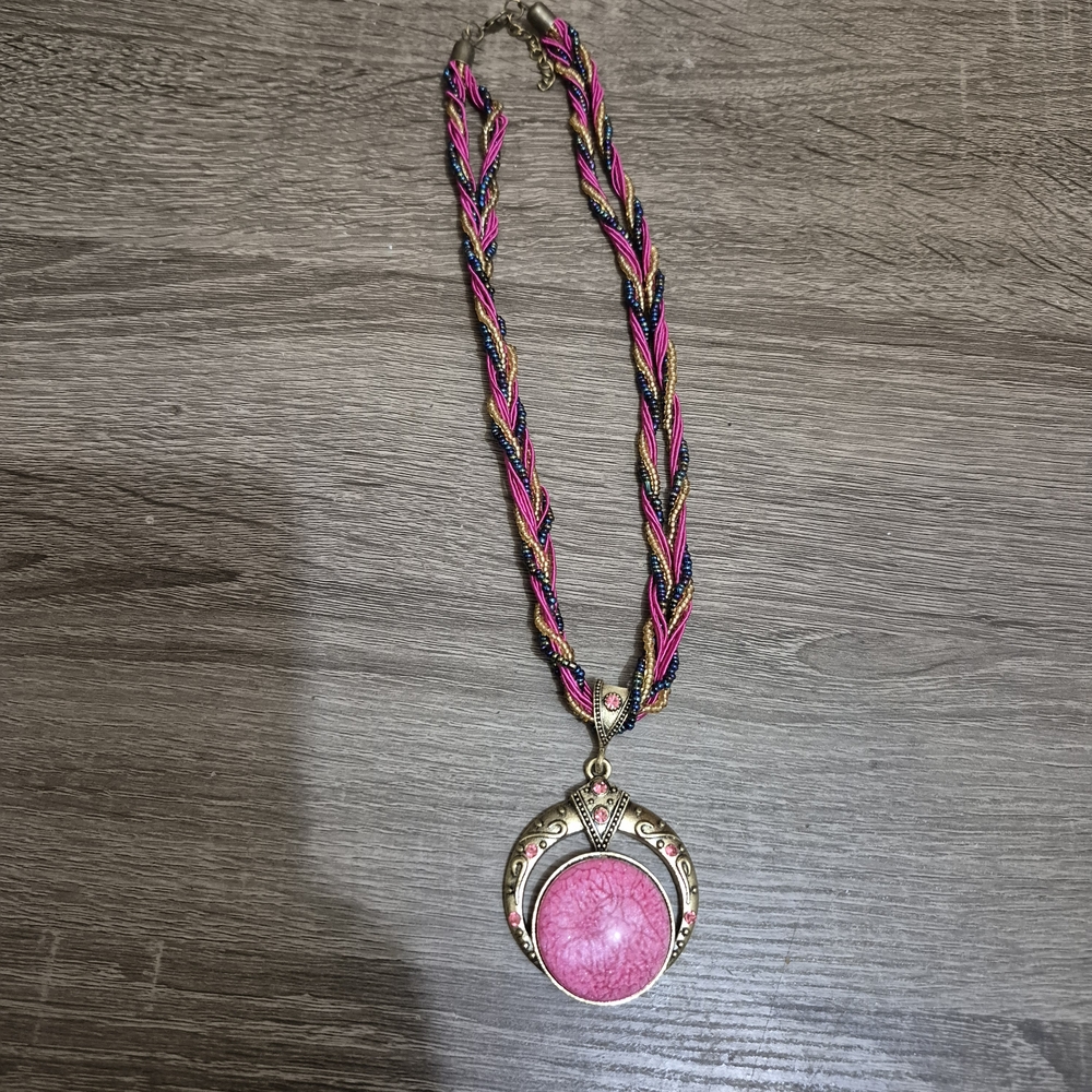 Chic Pink and Silver Pendant Necklace